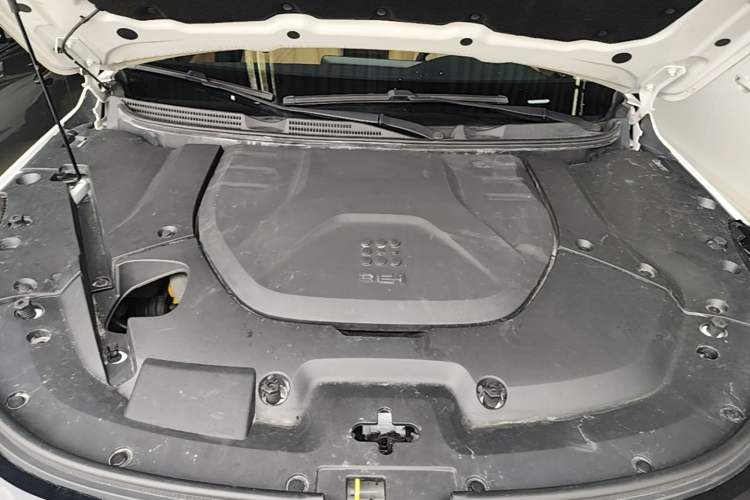 Used Landian E5 2023 1.5L DE-i 100KM Comfort Edition 7-Seater Engine Bay