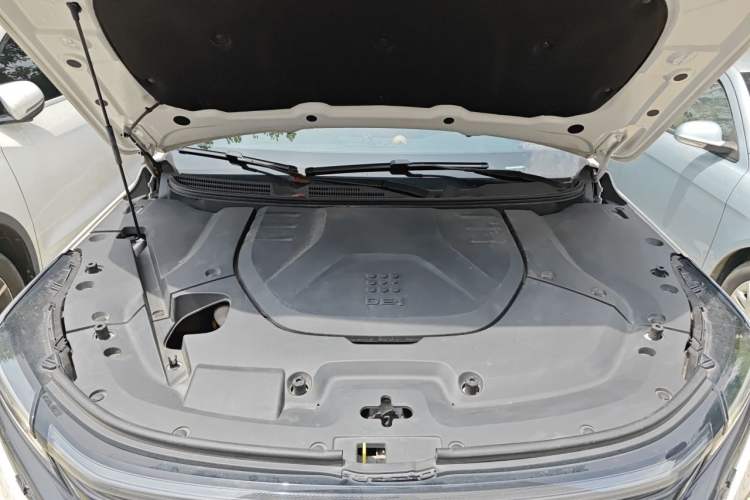 Used Landian E5 2023 1.5L DE-i 100KM Zhenxiang Edition 7-Seater Engine Bay
