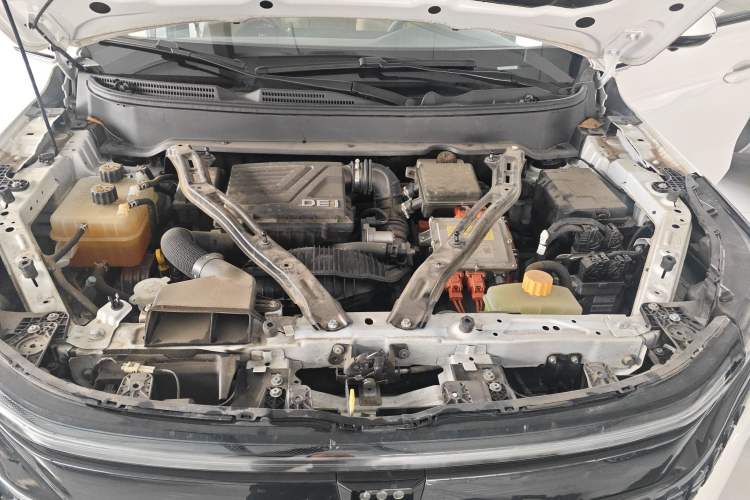 Used Landian E5 2023 1.5L DE-i 100KM Zhenxiang Edition 5-seater Engine Bay
