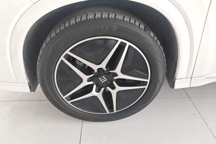 Used Landian E5 2023 1.5L DE-i 100KM Zhenxiang Edition 5-seater Exterior 1