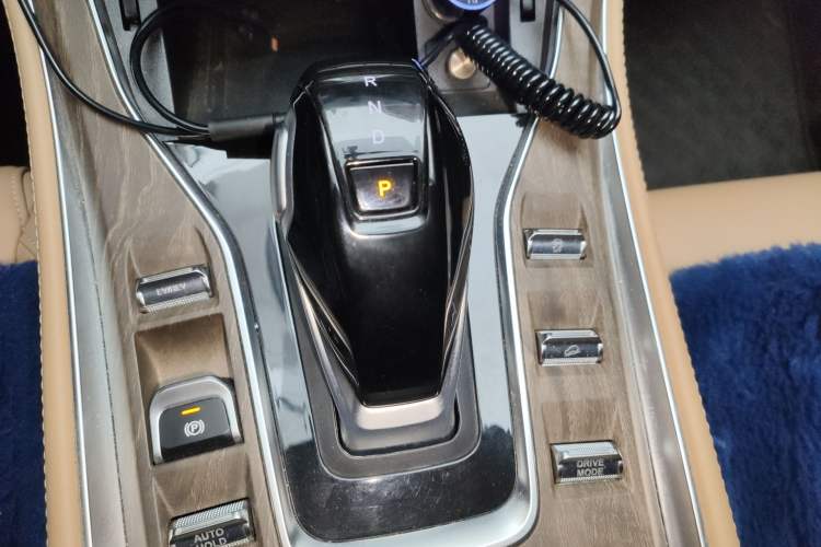 Used Landian E5 2023 1.5L DE-i 100KM Comfort Edition 7-Seater Gear Lever