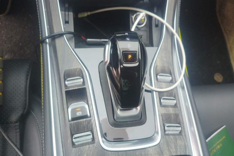 Used Landian E5 2023 1.5L DE-i 100KM Zhenxiang Edition 5-seater Gear Lever