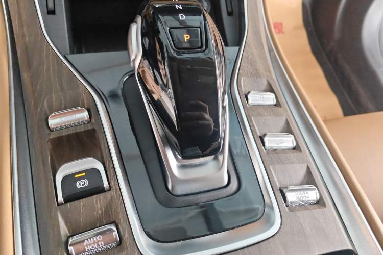 Used Landian E5 2023 1.5L DE-i 100KM Zhenxiang Edition 5-seater Gear Lever