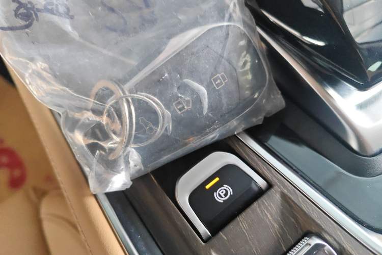 Used Landian E5 2023 1.5L DE-i 100KM Zhenxiang Edition 5-seater Interior 1