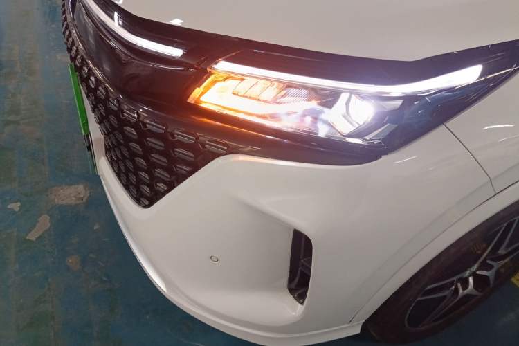 Used Landian E5 2023 1.5L DE-i 100KM Zhenxiang Edition 7-Seater Left Front Headlight