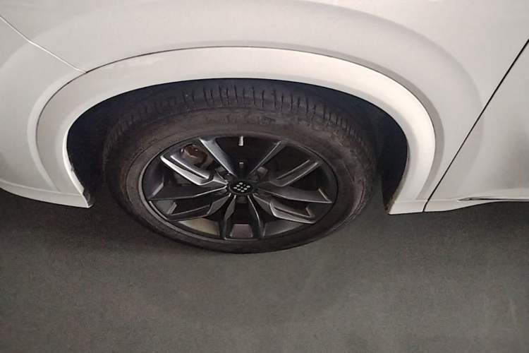 Used Landian E5 2023 1.5L DE-i 100KM Comfort Edition 7-Seater Left Front Wheel Hub