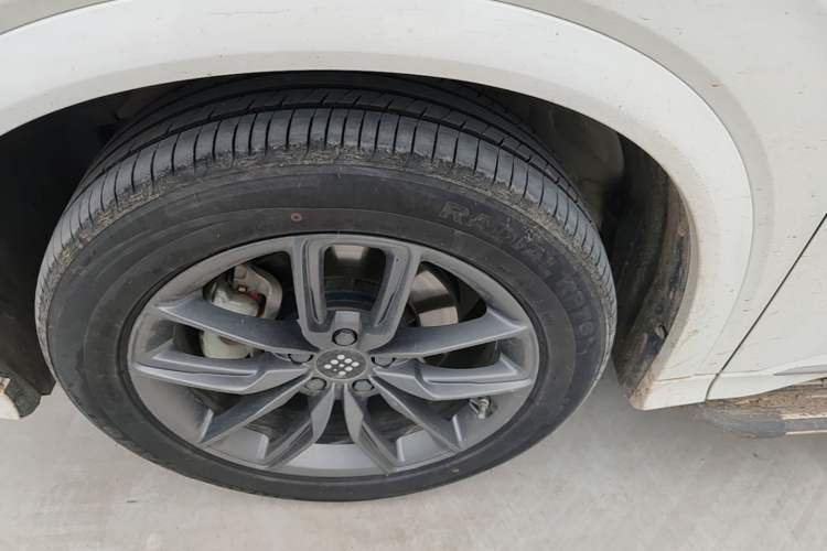 Used Landian E5 2023 1.5L DE-i 100KM Comfort Edition 7-Seater Left Front Wheel Hub
