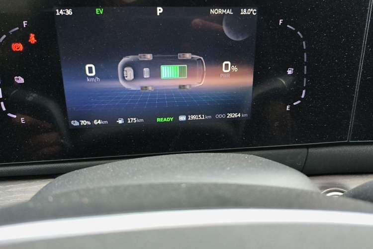 Used Landian E5 2023 1.5L DE-i 100KM Comfort Edition 7-Seater Odometer Close Up