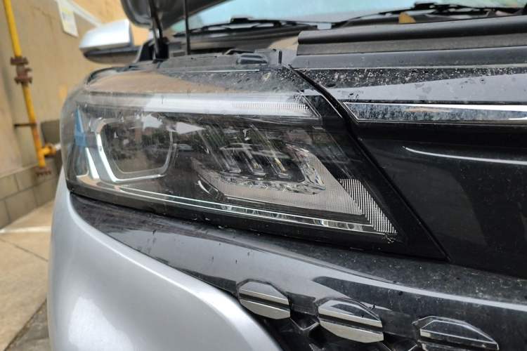 Used Landian E5 2023 1.5L DE-i 100KM Comfort Edition 7-Seater Right Front Headlight
