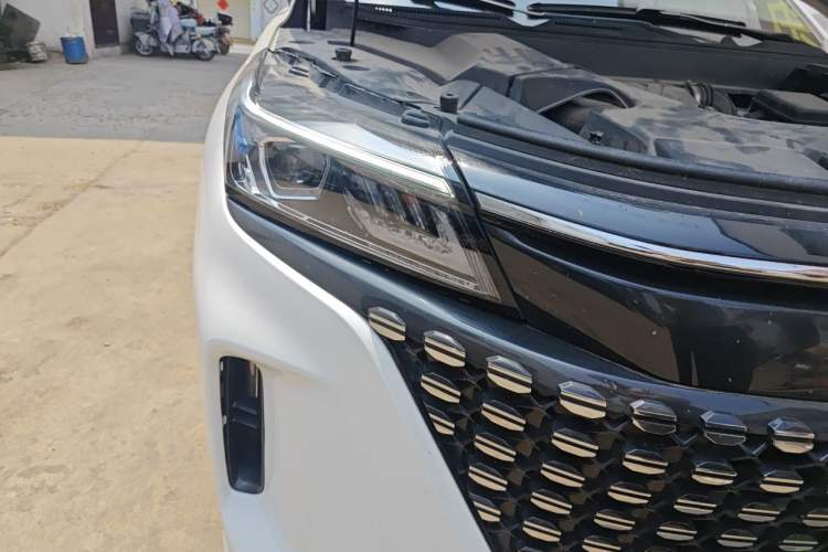 Used Landian E5 2023 1.5L DE-i 100KM Comfort Edition 7-Seater Right Front Headlight
