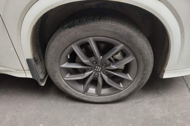 Used Landian E5 2023 1.5L DE-i 100KM Comfort Edition 7-Seater Right Front Wheel Hub