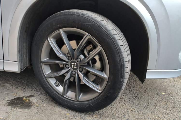 Used Landian E5 2023 1.5L DE-i 100KM Comfort Edition 7-Seater Right Front Wheel Hub