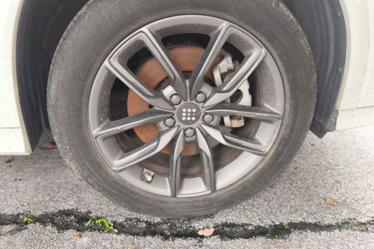 Used Landian E5 2023 1.5L DE-i 100KM Comfort Edition 7-Seater Right Front Wheel Hub