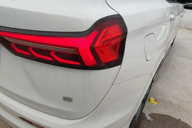 Used Landian E5 2023 1.5L DE-i 100KM Comfort Edition 7-Seater Right Rear Taillight