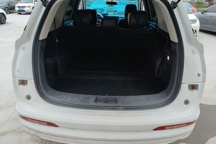 Used Landian E5 2023 1.5L DE-i 100KM Comfort Edition 7-Seater Trunk