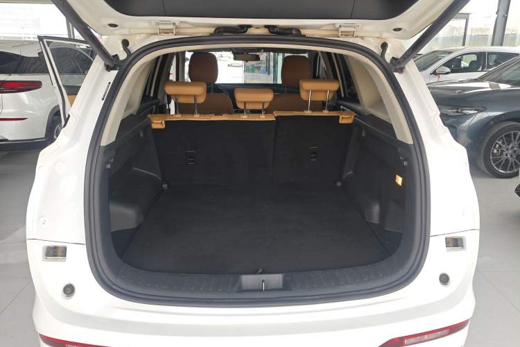 Used Landian E5 2023 1.5L DE-i 100KM Zhenxiang Edition 5-seater Trunk
