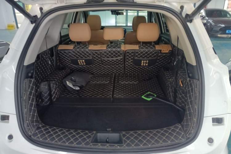Used Landian E5 2023 1.5L DE-i 100KM Zhenxiang Edition 7-Seater Trunk