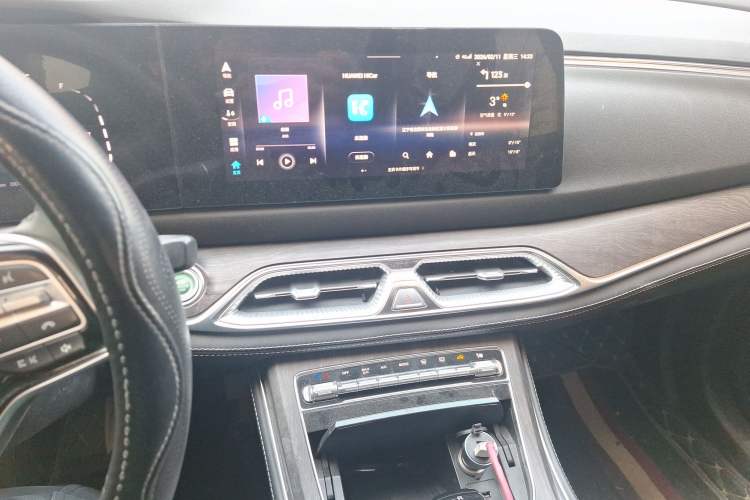 Used Landian E5 2023 1.5L DE-i 100KM Comfort Edition 7-Seater Audio And AC Panel