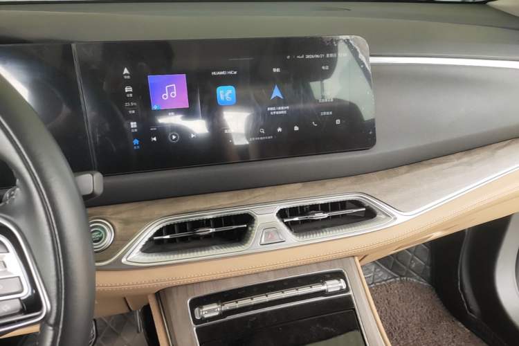 Used Landian E5 2023 1.5L DE-i 110KM Flagship 7-Seater Audio And AC Panel