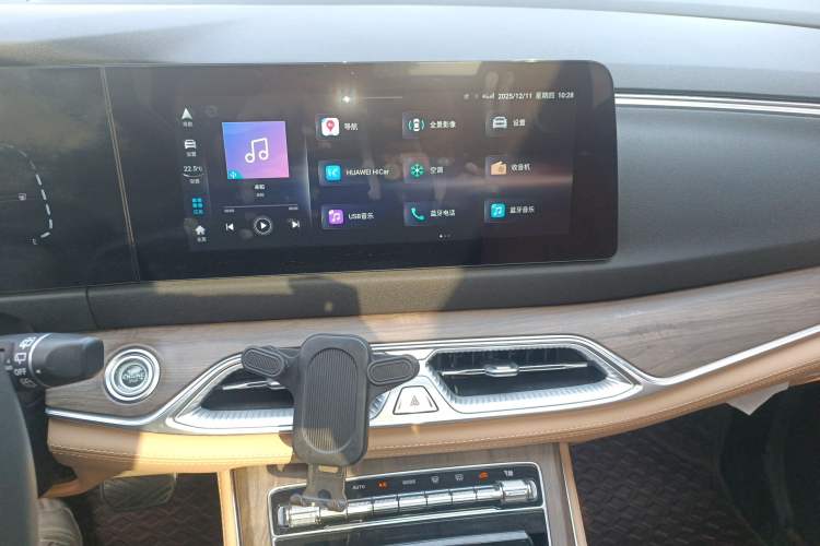 Used Landian E5 2023 1.5L DE-i 110KM Flagship 7-Seater Audio And AC Panel