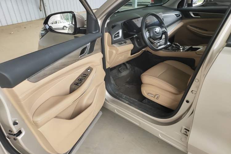 Used Landian E5 2023 1.5L DE-i 110KM Flagship 7-Seater Driver Seat