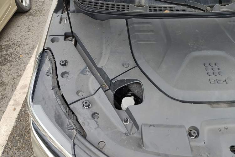 Used Landian E5 2023 1.5L DE-i 110KM Flagship 7-Seater Engine Bay Right