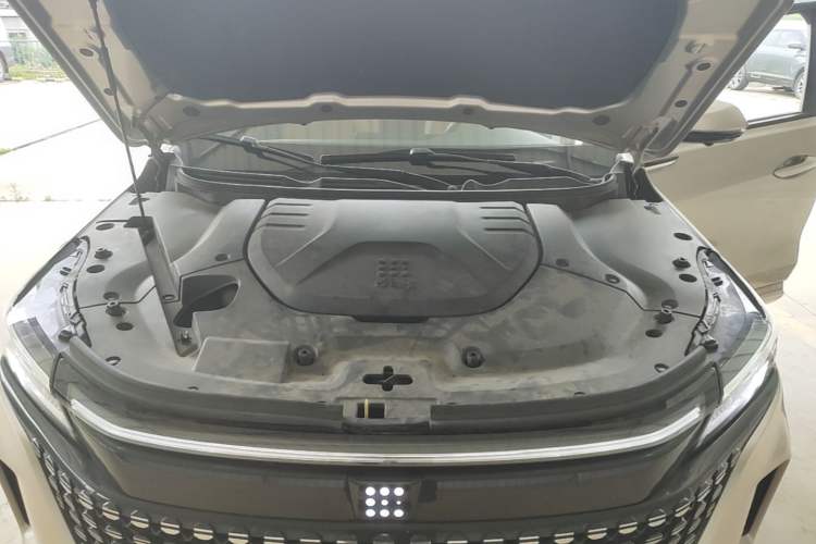 Used Landian E5 2023 1.5L DE-i 110KM Flagship 7-Seater Engine Bay