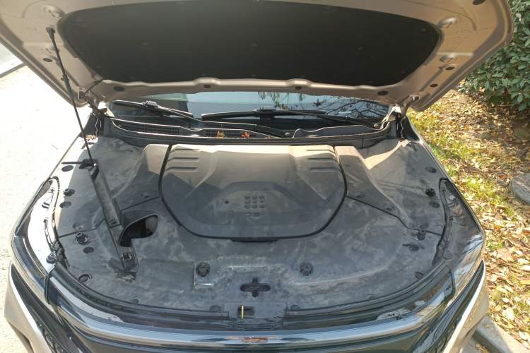 Used Landian E5 2023 1.5L DE-i 110KM Flagship 7-Seater Engine Bay