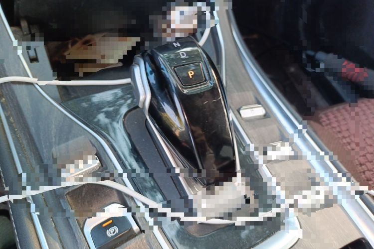Used Landian E5 2023 1.5L DE-i 100KM Comfort Edition 7-Seater Gear Lever