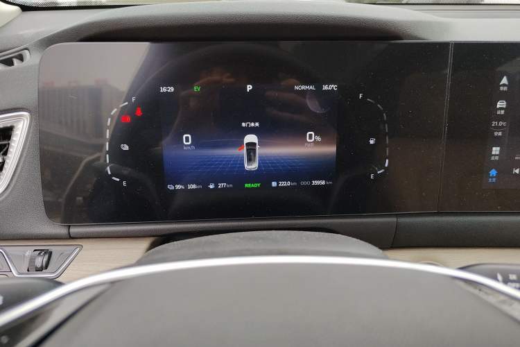 Used Landian E5 2023 1.5L DE-i 110KM Flagship 7-Seater Instrument Cluster