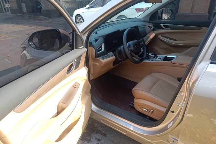 Used Landian E5 2023 1.5L DE-i 110KM Flagship 7-Seater Interior 3