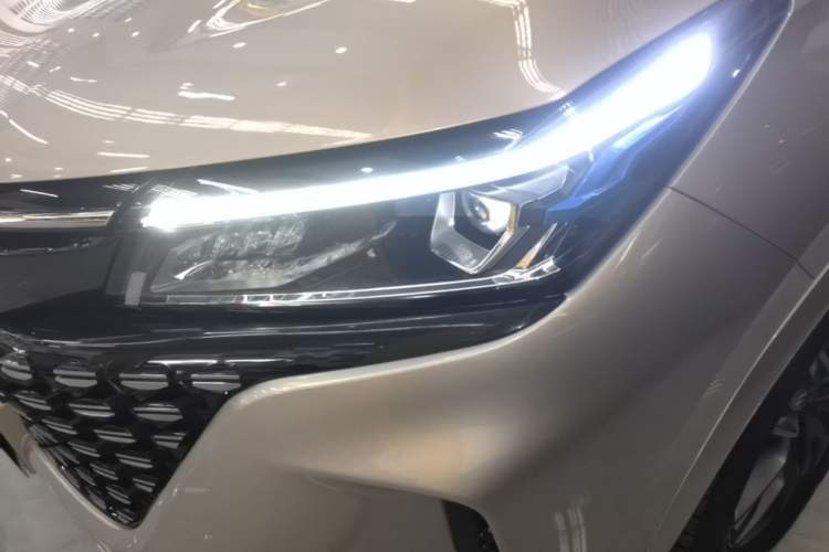 Used Landian E5 2023 1.5L DE-i 100KM Comfort Edition 7-Seater Left Front Headlight