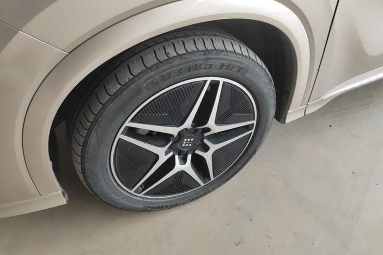 Used Landian E5 2023 1.5L DE-i 110KM Flagship 7-Seater Left Front Wheel Hub