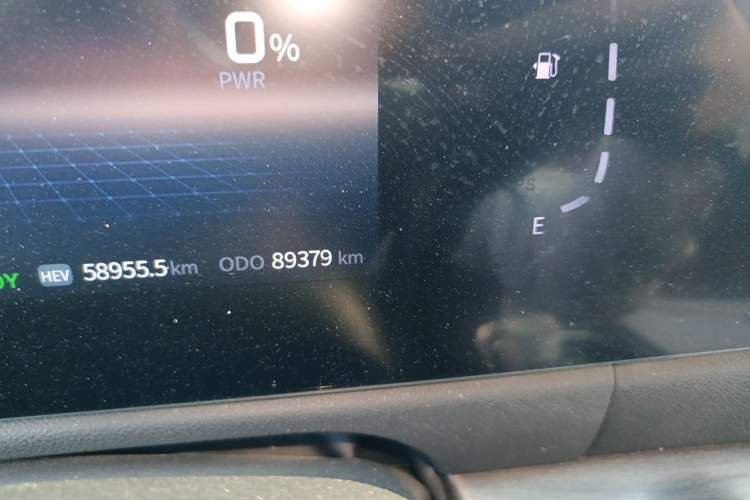 Used Landian E5 2023 1.5L DE-i 100KM Comfort Edition 7-Seater Odometer Close Up