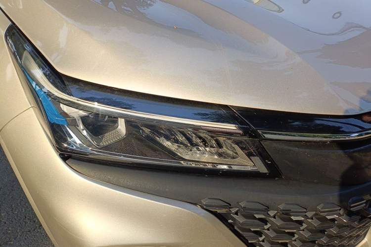 Used Landian E5 2023 1.5L DE-i 100KM Comfort Edition 7-Seater Right Front Headlight