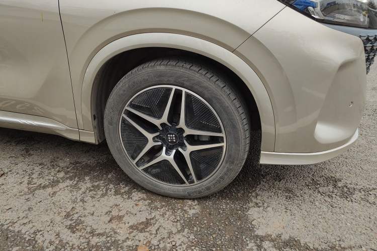 Used Landian E5 2023 1.5L DE-i 110KM Flagship 7-Seater Right Front Wheel Hub