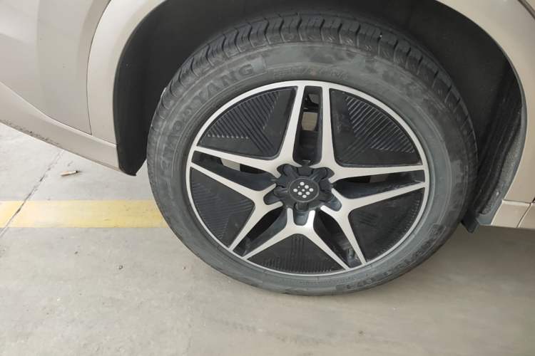 Used Landian E5 2023 1.5L DE-i 110KM Flagship 7-Seater Right Rear Wheel Hub