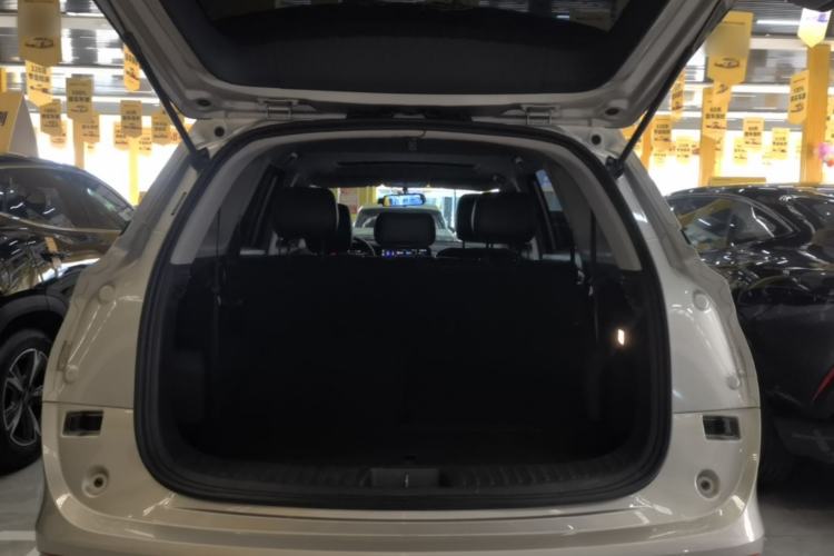Used Landian E5 2023 1.5L DE-i 100KM Comfort Edition 7-Seater Trunk