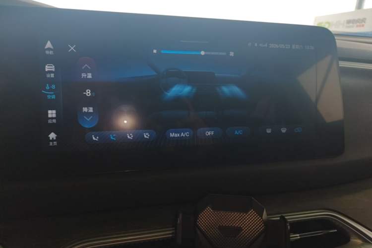 Used Landian E5 2024 Honor Edition 100KM Deluxe 7-Seater Audio And AC Panel