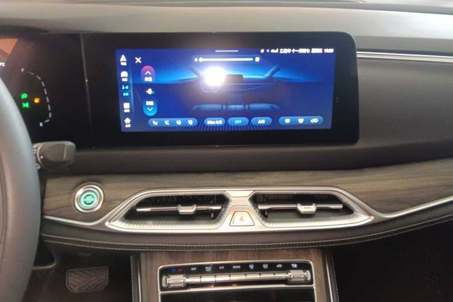 Used Landian E5 2024 Honor Edition 100KM Deluxe 7-Seater Audio And AC Panel