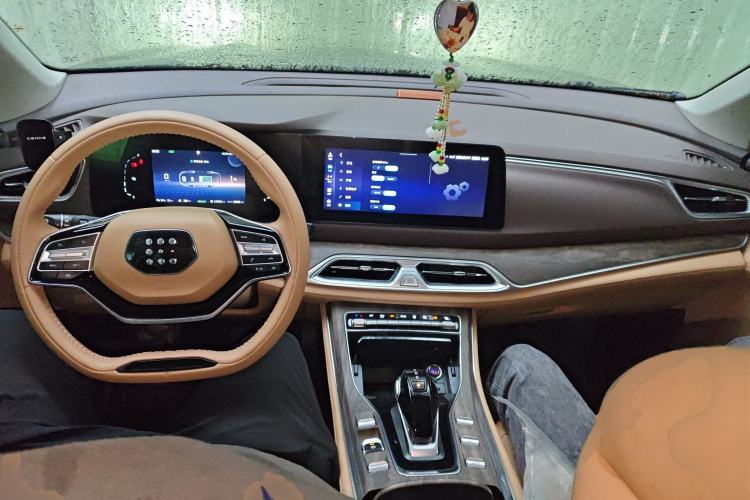Used Landian E5 2024 Honor Edition 100KM Deluxe 7-Seater Center Console