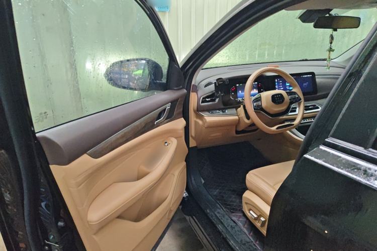 Used Landian E5 2024 Honor Edition 100KM Deluxe 7-Seater Driver Seat