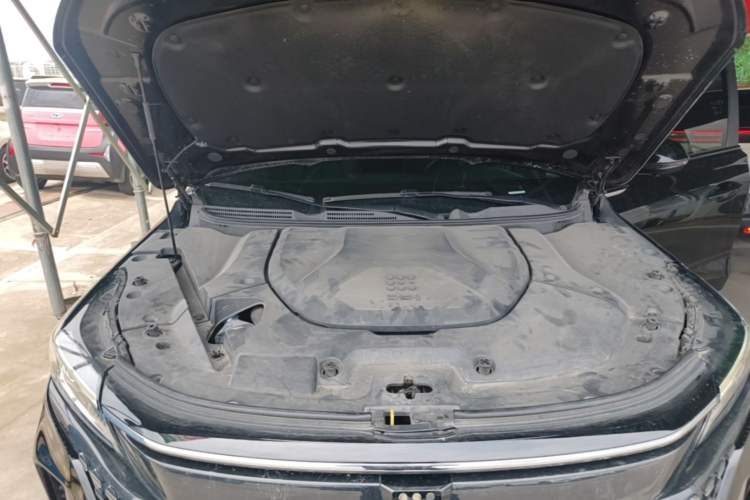 Used Landian E5 2024 Honor Edition 100KM Deluxe 7-Seater Engine Bay