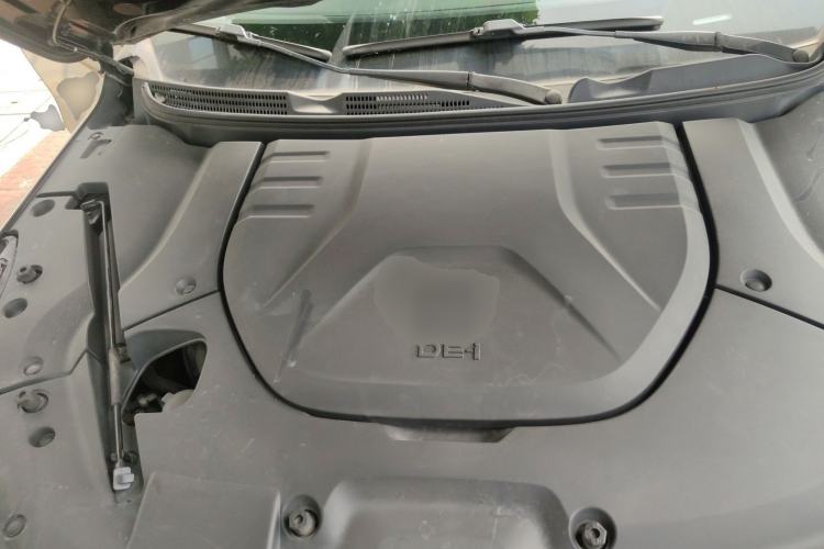 Used Landian E5 2024 Honor Edition 100KM Comfort Model 7 Seats Engine Bay