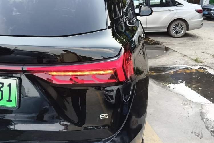 Used Landian E5 2024 Honor Edition 100KM Deluxe 7-Seater Exterior 3