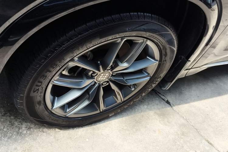 Used Landian E5 2024 Honor Edition 100KM Deluxe 7-Seater Exterior 4