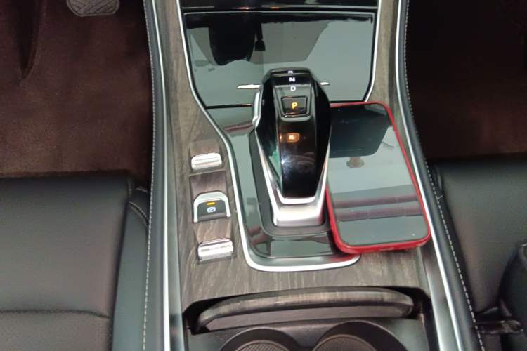 Used Landian E5 2024 Honor Edition 100KM Deluxe 7-Seater Gear Lever