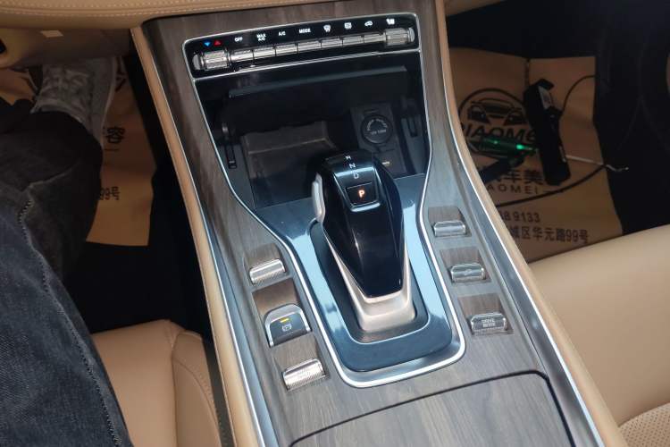 Used Landian E5 2024 Honor Edition 100KM Deluxe 7-Seater Gear Lever