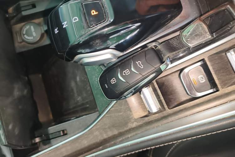 Used Landian E5 2024 Honor Edition 100KM Deluxe 7-Seater Interior 1