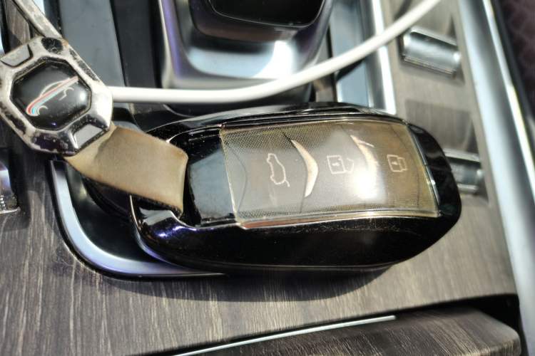Used Landian E5 2024 Honor Edition 100KM Deluxe 7-Seater Interior 1